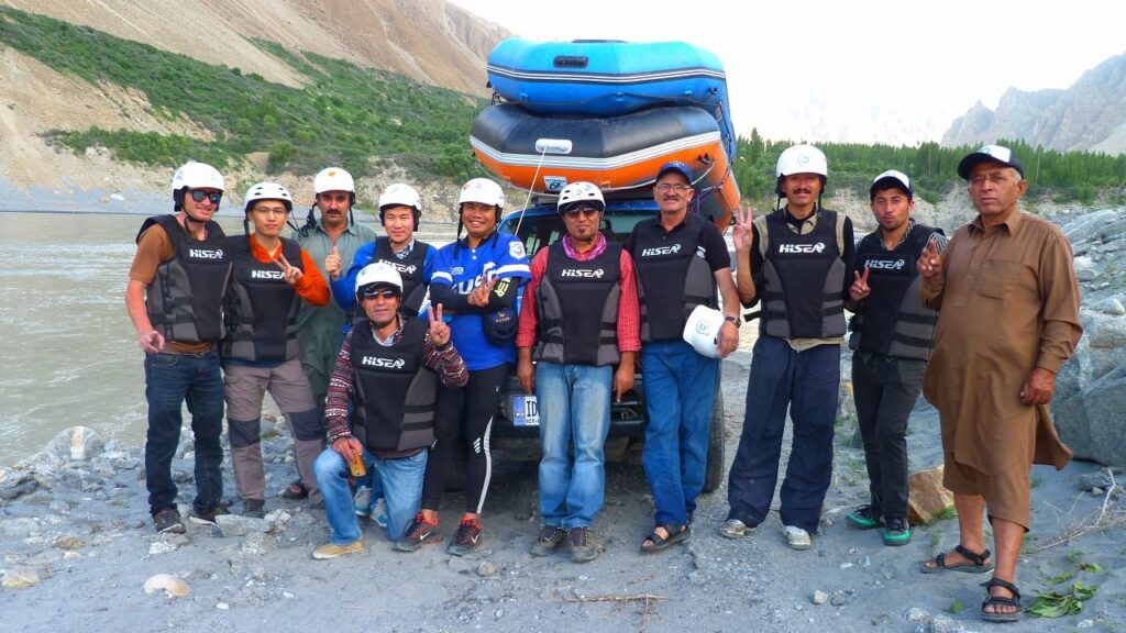 WHITE WATER RAFTING IN PAKISTAN