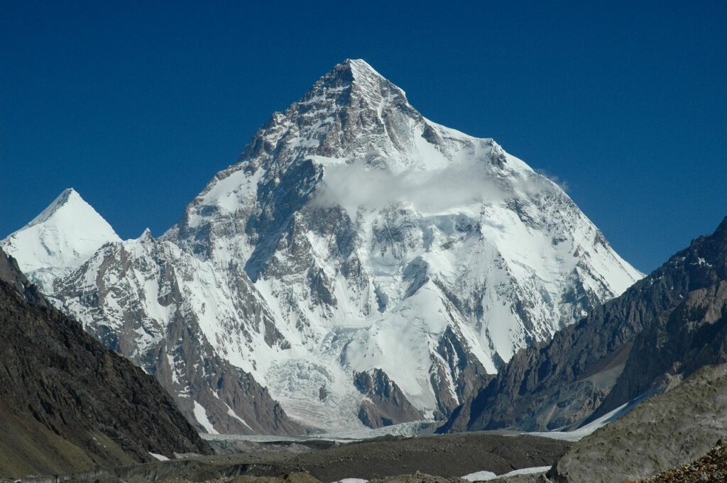 K 2 climbing expedition