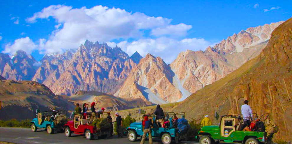 NORTH PAKISTAN JEEP SAFARI TOUR