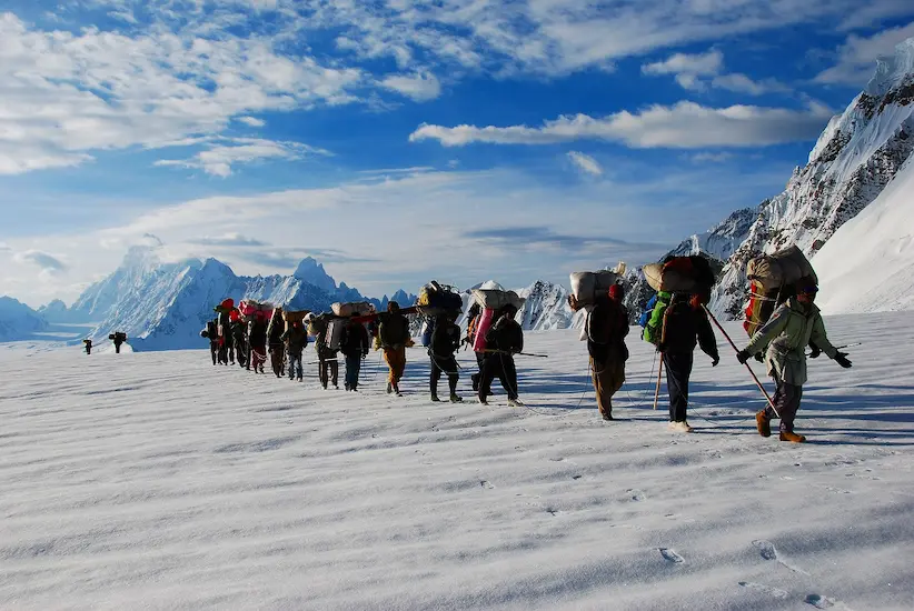 SNOW LAKE BIAFO-HISPAR TREK