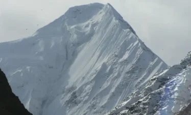 Views of rugged trekking peaks under clear blue skies
