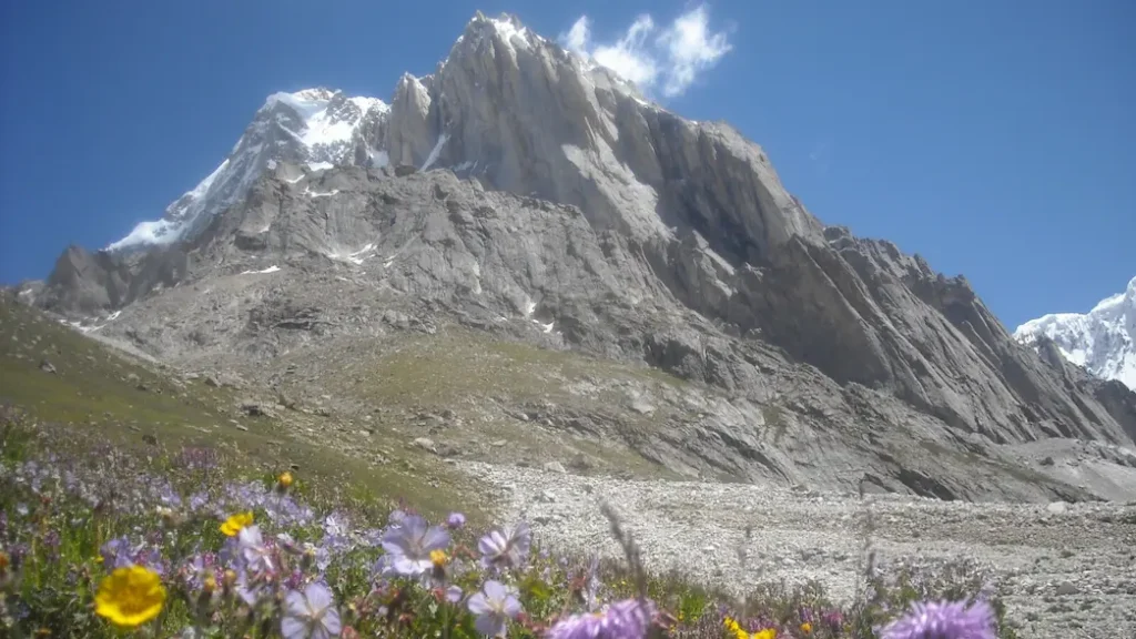 CLIMBING PEAK IN CHARKUSA VALLEY